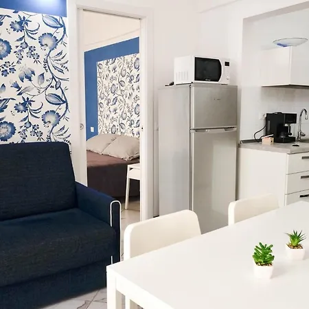 Holiday House * Imperia